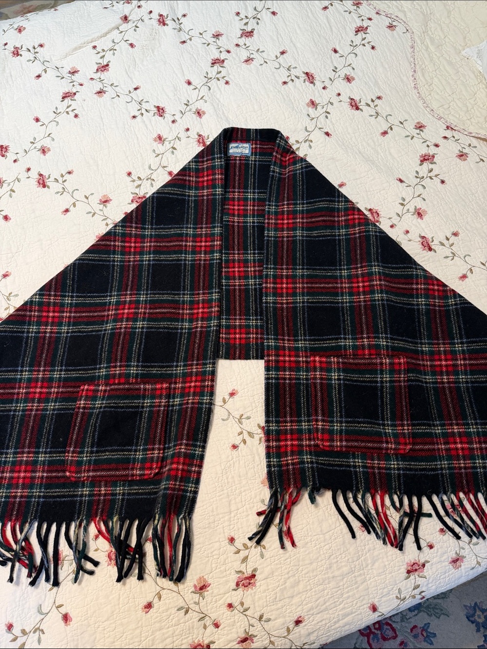 Vintage Pendleton 100% Pure New Wool Tartan plaid Shawl with pockets & fringe